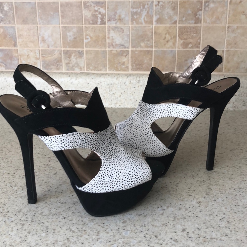 Platform peep toe heels